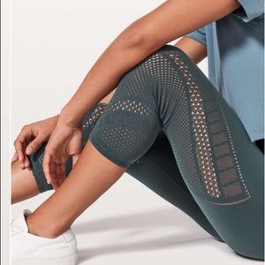 Lululemon Reveal Interconnect - Gravity